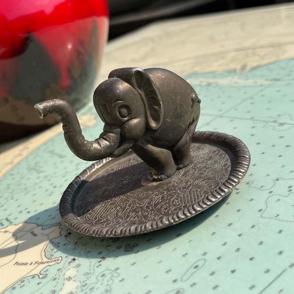 Vintage Elephant Ring Dish / Trinket Holder - Picture 4 of 6